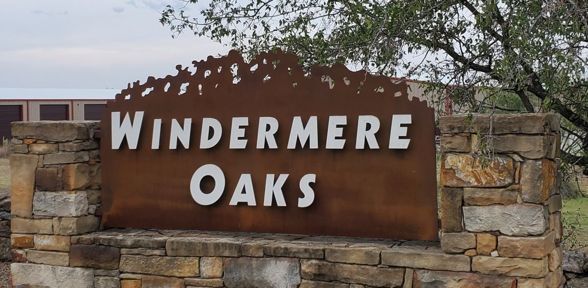 Windermere Oaks Entrance Sign